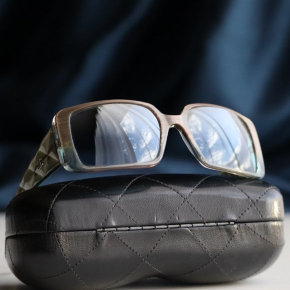 CHANEL 5045 Quilted Sunglasses with CC Logo - Picture 12 of 15